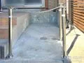 自転車を守るシンプルなデザインの車止め