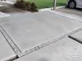 駐車スペースのアクセントになるピンコロ石