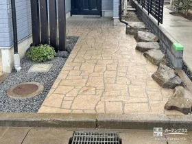 華やかで歩きやすい玄関アプローチ[施工後]