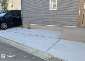 ピンコロ石がアクセントの駐車スペース[施工後]