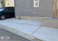 ピンコロ石がアクセントの駐車スペース