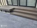 心地よいくつろぎの時間を提供するウッドデッキ
