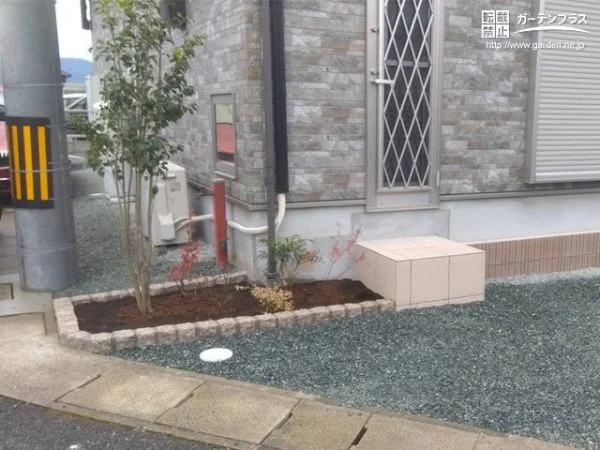 ファサードのアクセントになる彩り豊かな植栽スペース