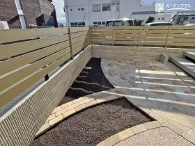 鮮やかカラーで魅せる目隠しフェンス[施工後]