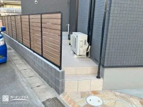 スタイリッシュさと温かみを両立した目隠しフェンス[施工後]