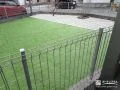 砂利で雑草対策をした明るい雰囲気の植栽スペース