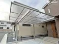 フラット屋根がスタイリッシュなカーポート