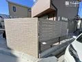 高さを揃えてスッキリ統一感！美しく整う門柱×フェンス