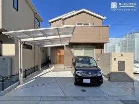 メンテナンス性や実用性に配慮した温かみのある新築外構