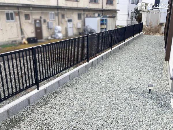見た目のすっきり感とお手入れのしやすさを兼ね備えた建物周り