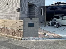 上品で引き締まった印象の門まわり[施工後]