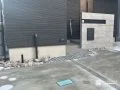 重厚感のある門柱が目を引く玄関周り