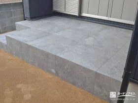 落ち着いた時間を過ごせるタイルデッキ[施工後]