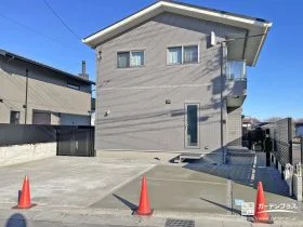 外からの視線をやわらかく遮るセミクローズの新築外構