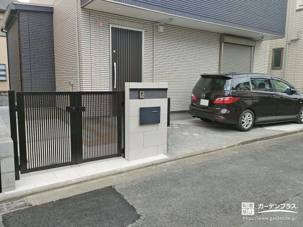 建物と調和するシンプルモダンな新築外構