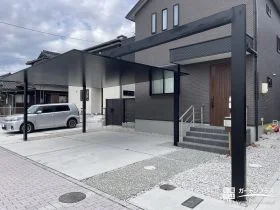 門まわりや玄関まわりの空間をすっきりと見せる梁延長カーポート[施工後]