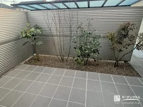 眺める景色にも彩りを添える植栽スペース[施工後]