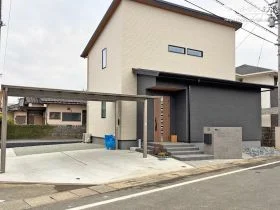 グレーを基調としたスタイリッシュモダンな新築外構