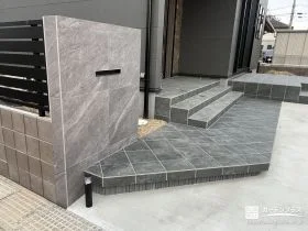 門まわりにゆとりを持たせた美しくモダンな新築外構