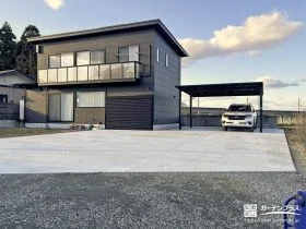 スタイリッシュな雰囲気が際立つ駐車スペース工事