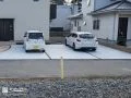 シンプルな中にも温かみのあるレンガ目地の駐車スペース