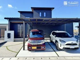 た人工芝のラインが印象的な快適で美しい新築外構