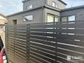スタイリッシュさと機能性を兼ね備えた目隠しフェンス