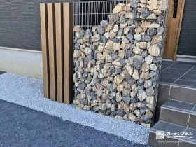 自然素材で魅せる、印象に残る門まわり[施工後]