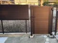 視線を遮りながらも、スマートな出入り口に
