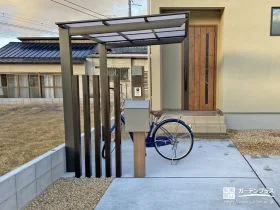 縦格子の程よい抜け感が心地よい門周り[施工後]