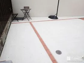 コンクリートにインターロッキング目地を入れ彩りをプラス[施工後]
