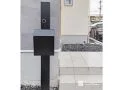 ブラックからーでスタイリッシュな印象の機能門柱