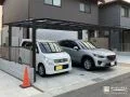 夏の強い日差しも和らげる2台用の駐車スペース