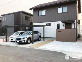 アースカラーを基調にまとめたシンプルモダンな新築外構