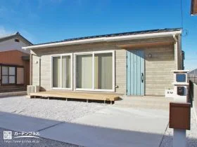 わんちゃんと心地よく暮らす平屋に寄り添うナチュラルな新築外構