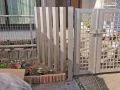 同色で一体感を演出する門周り