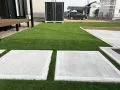 ふわっとしたクッション性が気持ちいい人工芝のお庭