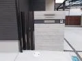 グレートーンでまとめて洗練された印象の門まわり