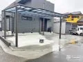 異形地に対応したカーポートが目を引く新築外構