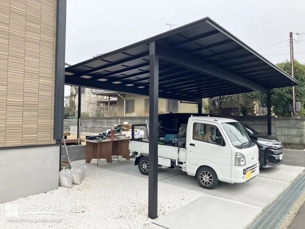 3台用カーポートと快適デッキで安心＆便利な新築外構