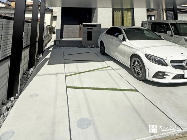 シンプルながらも個性が光る玄関アプローチ