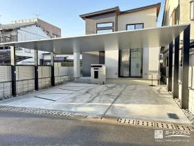 生活動線を快適に！3台用のカーポートが便利なシンプルモダンの新築外構