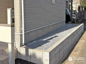 雑草が生えにくく清潔な犬走り[施工後]