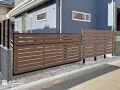 外構全体のテイストと美しく調和するカーゲート