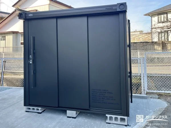 No.25093 ミリタリーテイストがお庭のアクセントとなる物置の設置工事[施工後]