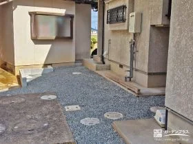 凸凹を平らに均し歩きやすくなった勝手口周り[施工後]
