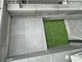 奥側にもステップを設けたことで動線に配慮