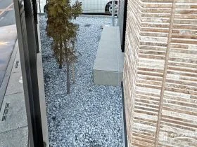 前庭に雑草対策を施しお手入れを楽に[施工後]