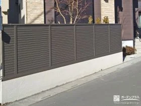 前庭と道路の境界にフェンスを取り付け安心感を向上させた工事