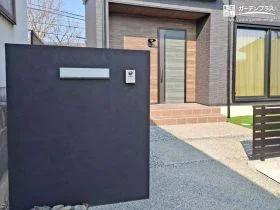 訪れる人を迎える上質な塗装門柱[施工後]
